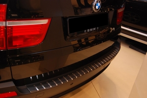 Alu-Frost Накладка на задний бампер профилированная с загибом, нерж. сталь + карбон BMW (бмв) X5 07-09 - Автоаксессуары и тюнинг