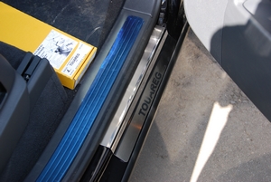 Alu-Frost Накладки на внутренние пороги с надписью, нерж. сталь, 4 шт. VW Touareg/туарег 03-09 - Автоаксессуары и тюнинг