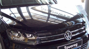 EGR Дефлектор капота, темный с надписью VW Touareg/туарег 10- - Автоаксессуары и тюнинг