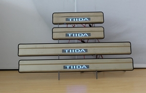 JMT Накладки на дверные пороги с логотипом и LED подсветкой, нерж. NISSAN (ниссан) Tiida/тиида 15- - Автоаксессуары и тюнинг