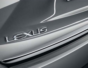 Lexus Накладка на заднюю дверь , хром. LEXUS (лексус) NX300h 14- - Автоаксессуары и тюнинг