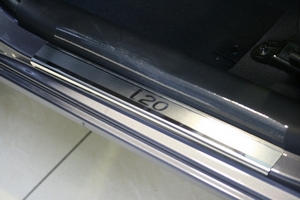 Souz-96 Накладки на внутр. пороги с логотипом (компл.4шт.) на металл 5D HYUNDAI (хендай) i20 09- - Автоаксессуары и тюнинг